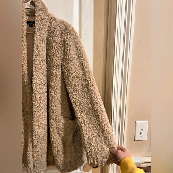 FINAL PRICE KENNETH COLE | Tan Teddy Jacket with Satin Lining - Picture 4 of 9